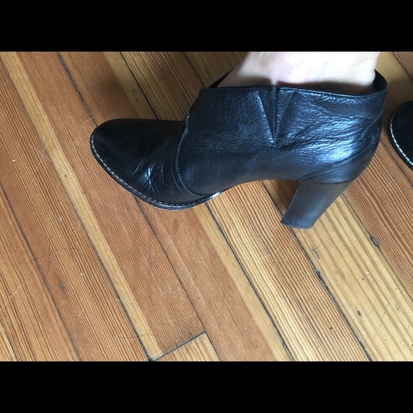 Cute ankle booties - Picture 3 of 4
